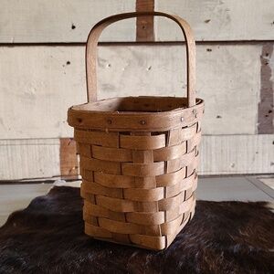 Longaberger basket woven 1985 with handle vintage